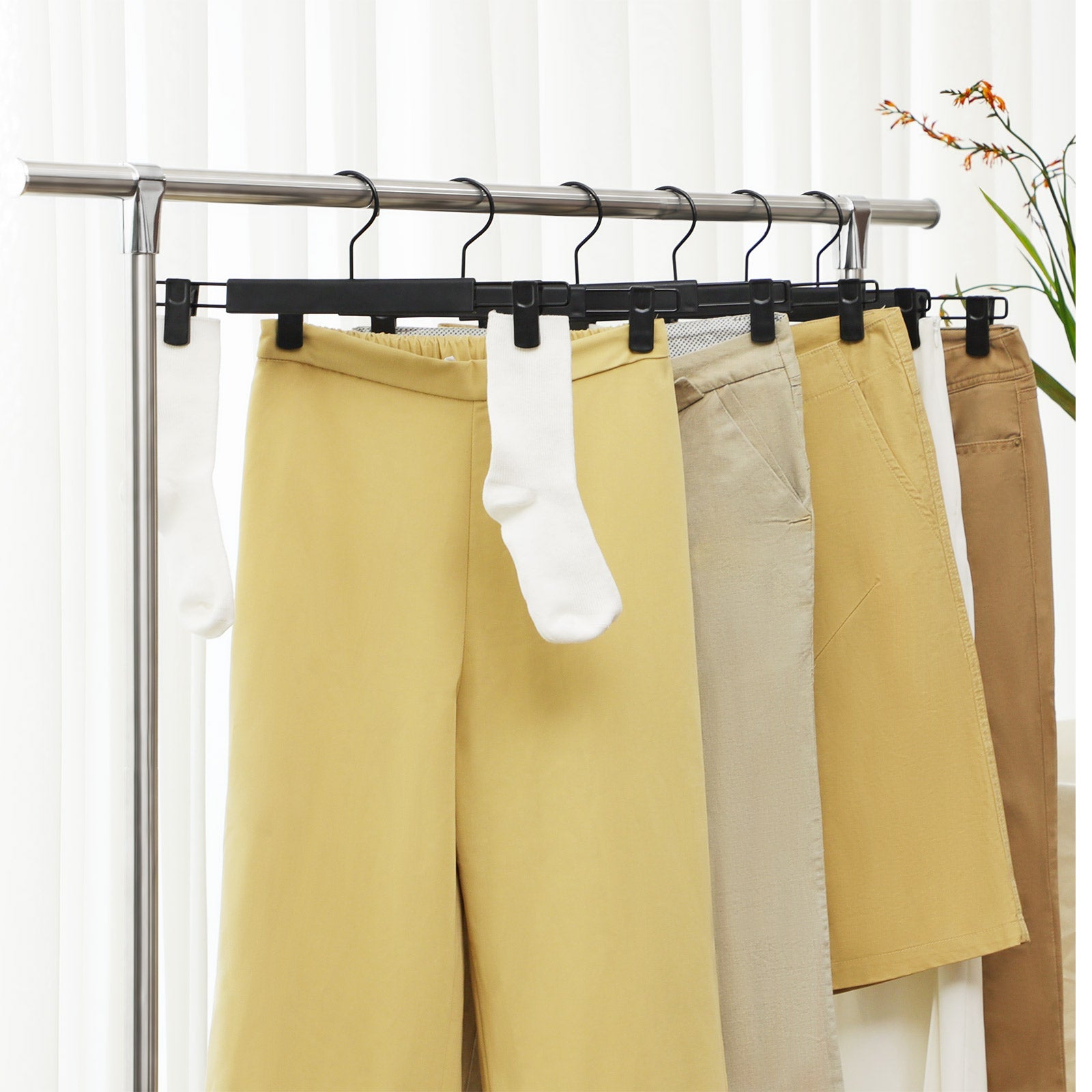Heavy-Duty Trousers Hangers – Durable Plastic – Black – 360° Swivel Hooks, Space Saving, 12 Pack