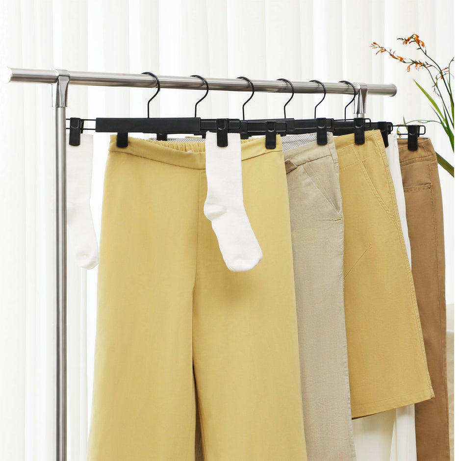 Heavy-Duty Trousers Hangers – Durable Plastic – Black – 360° Swivel Hooks, Space Saving, 12 Pack