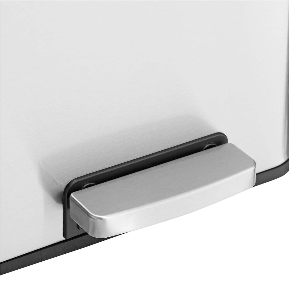 Double Recycling Bin – Plastic – White – 2 Compartments with Soft-Close Lids and Pedals