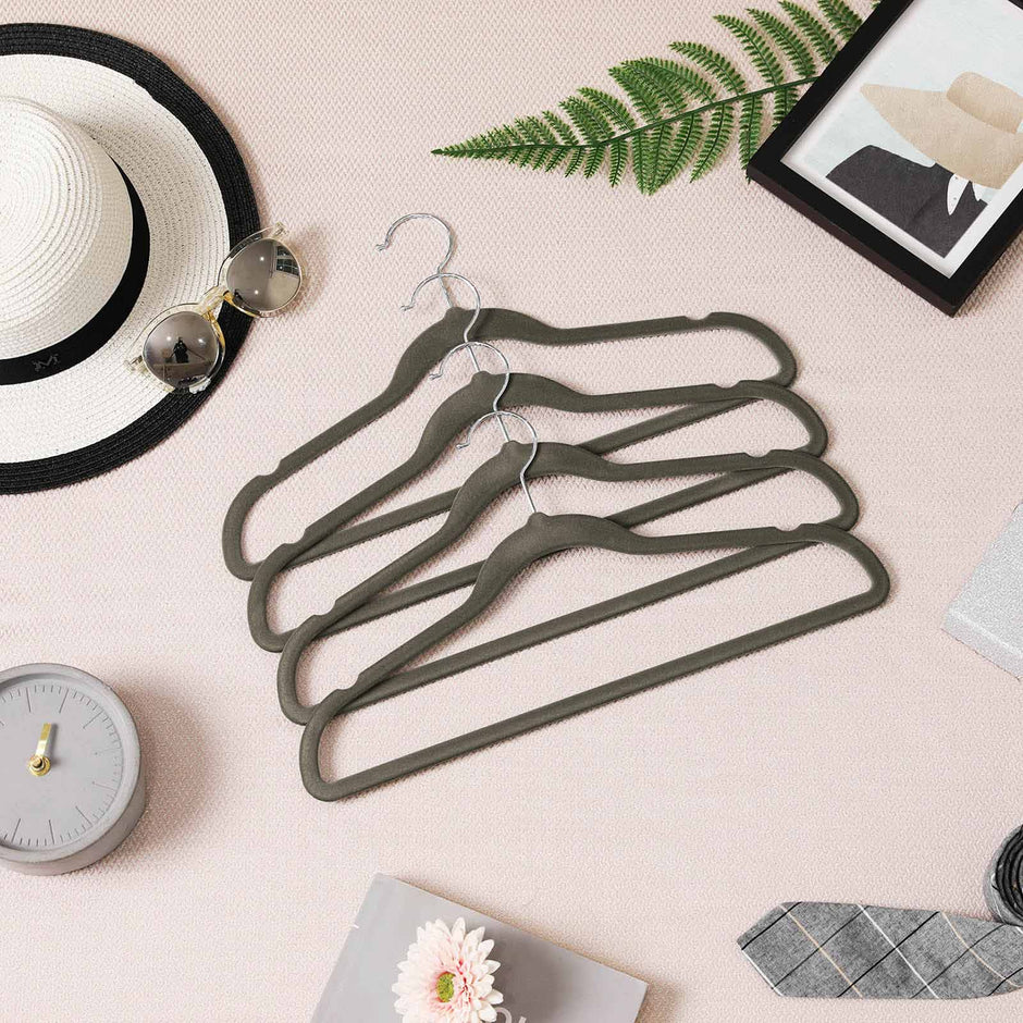 Velvet Hangers – Velvet – Black – Set of 30 with 360° Swivel Hooks