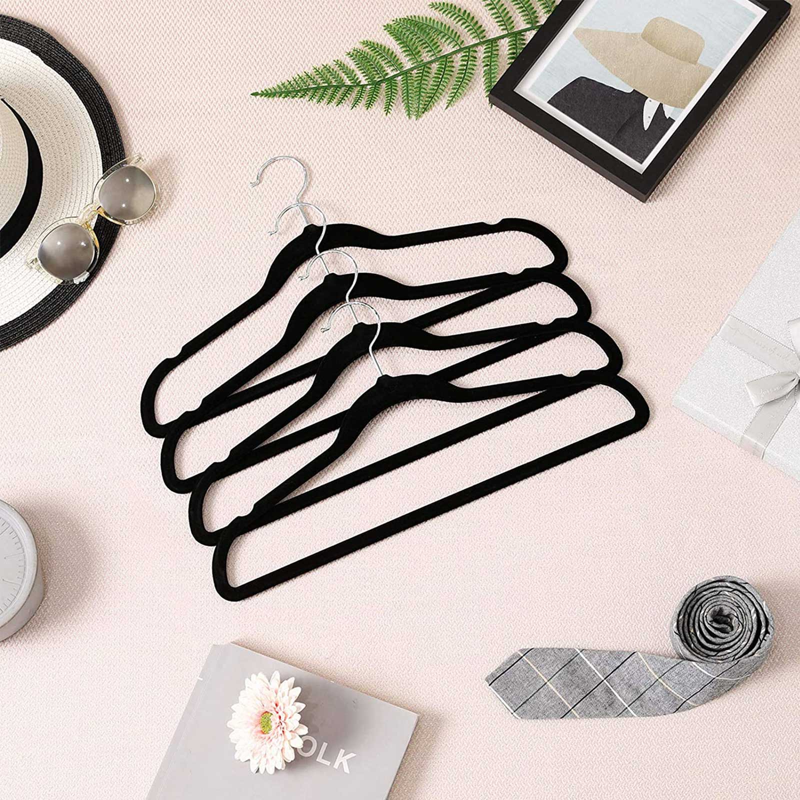 Velvet Hangers Set – Velvet – Black – 30 Thin and Durable Hangers with 360° Swivel Hooks