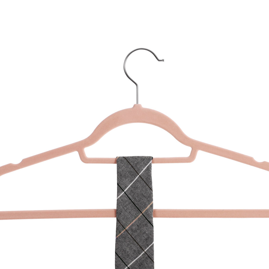 Velvet Hangers – Ultra Thin – Black – 50 Pack with Non-Slip Design and 360 Degree Swivel Hook