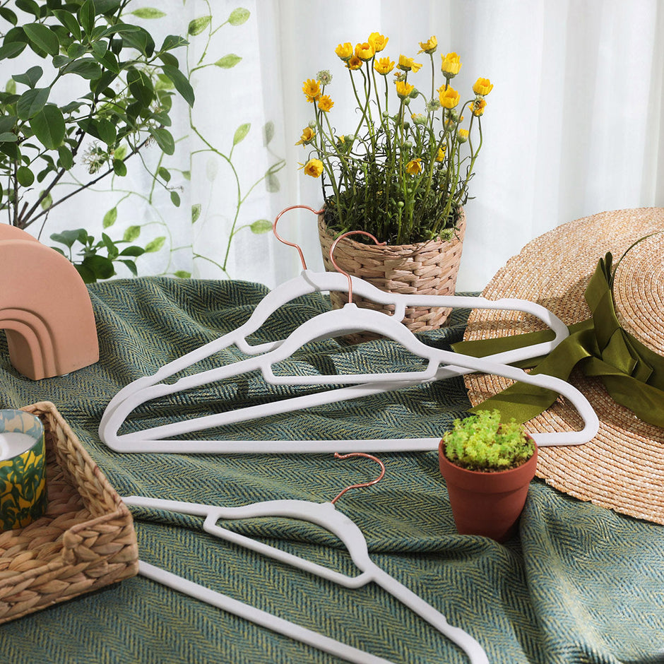 Non-Slip Velvet Clothes Hangers – Velvet – White – 30-Pack with Rose Gold Swivel Hooks