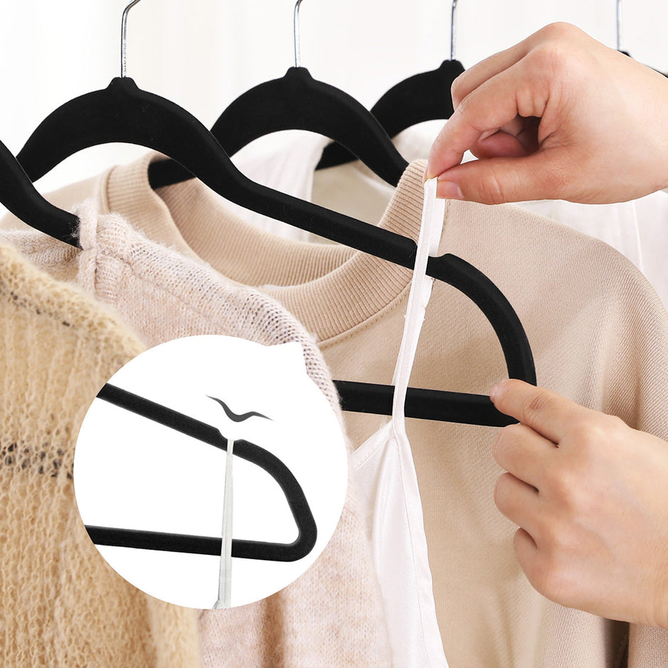 Set of 50 Velvet Non-Slip Clothes Hangers – Pink – Thin and Durable with 360° Swivel Hooks
