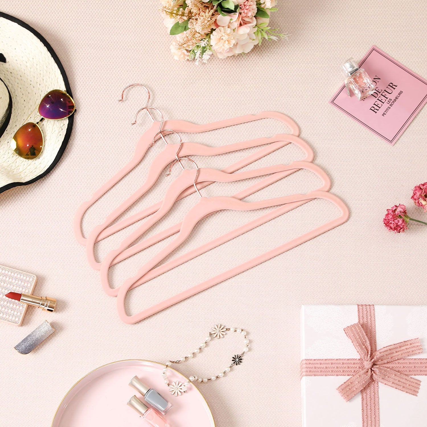 Set of 20 Velvet Hangers – Pink – Thin and Durable with 360° Swivel Hooks