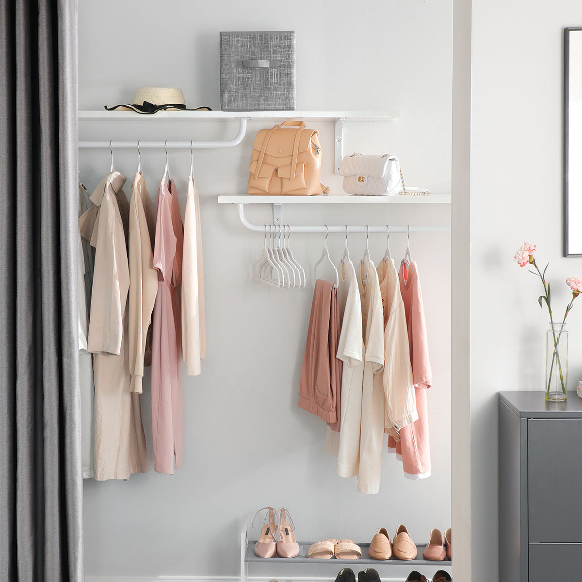 Set of 30 Velvet Hangers – White – Space-Saving Design – 360° Swivel Hooks