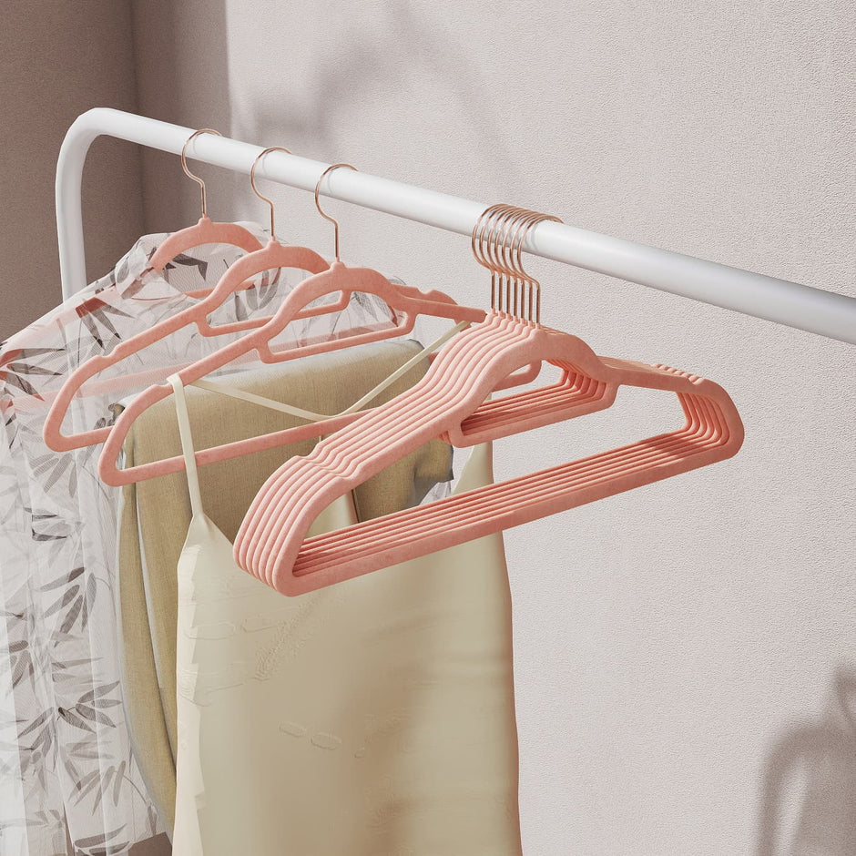 Velvet Hangers – Velvet – Coral Pink – Set of 50 with Rose Gold Swivel Hook, Non-Slip and Space-Saving