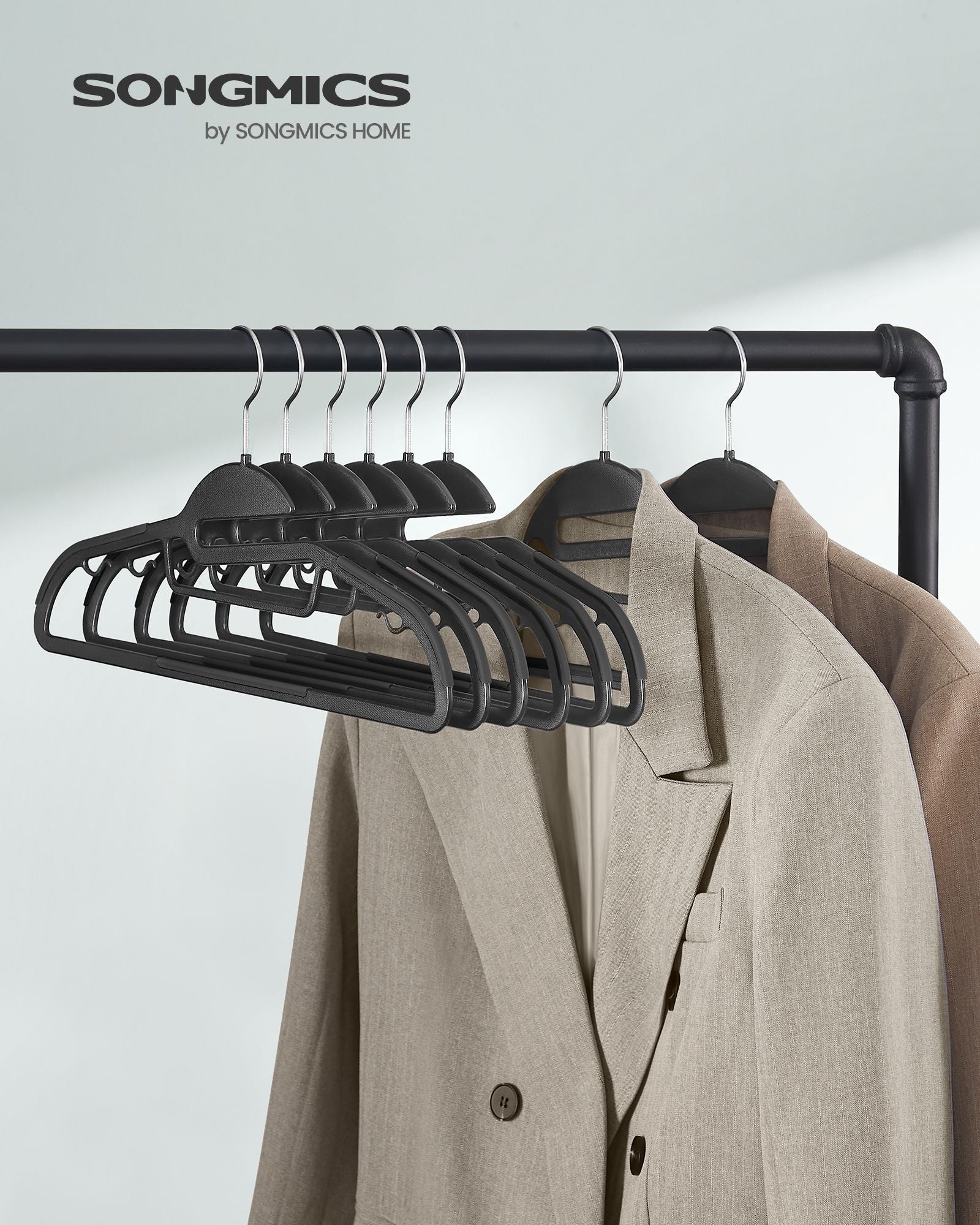 Plastic Hangers – Plastic – Black – Space-Saving Non-Slip Design – 50-Pack