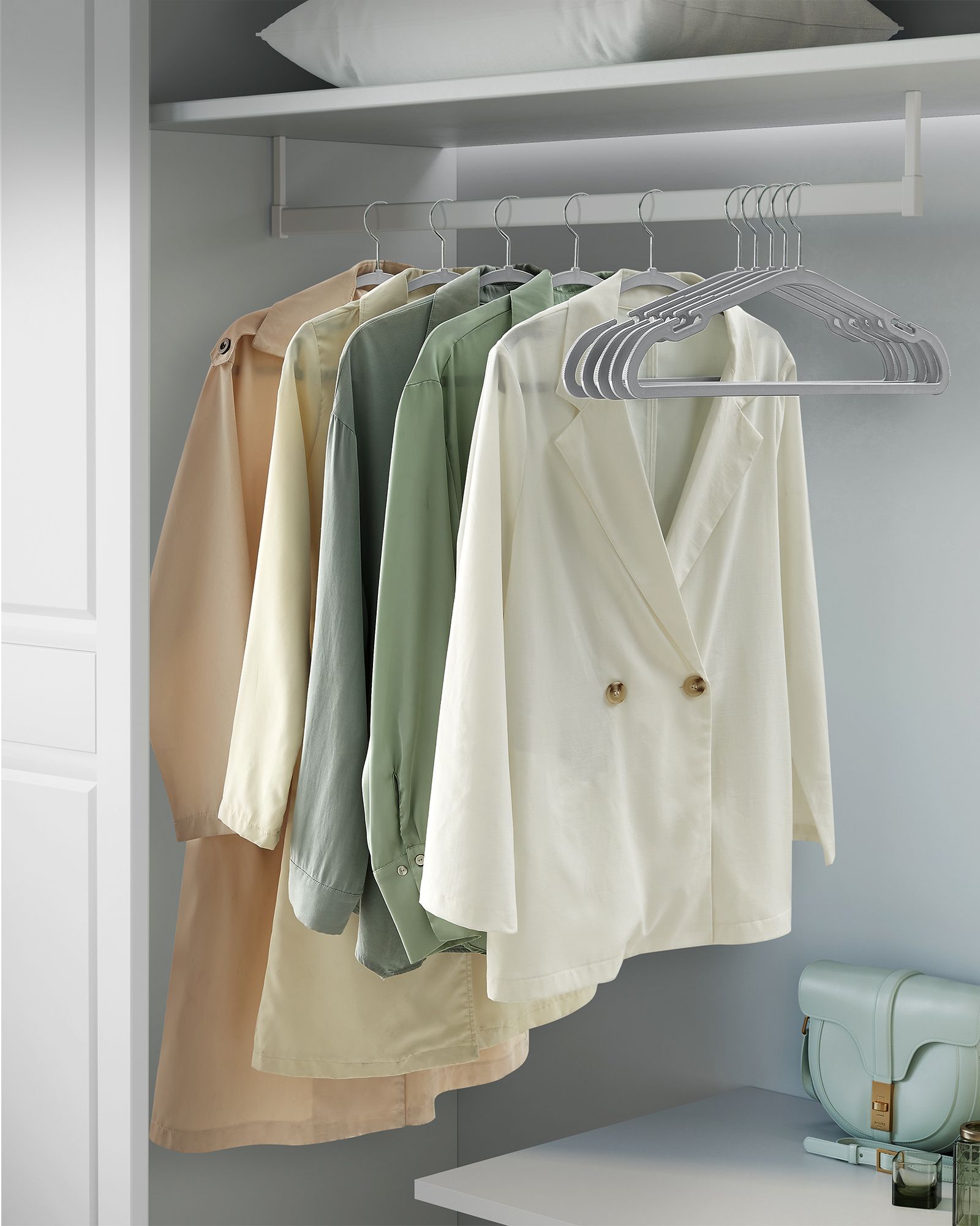 Pack of 30 Heavy-Duty Plastic Hangers – Dove Grey – Wide Shoulder Notches and Trousers Bar