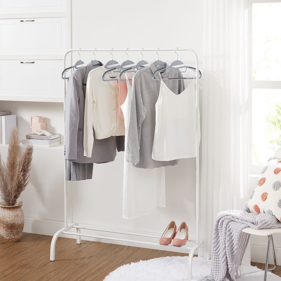 Plastic Coat Hangers – Plastic – Grey – Space-Saving Non-Slip Design, 360° Rotating Hook, Set of 20