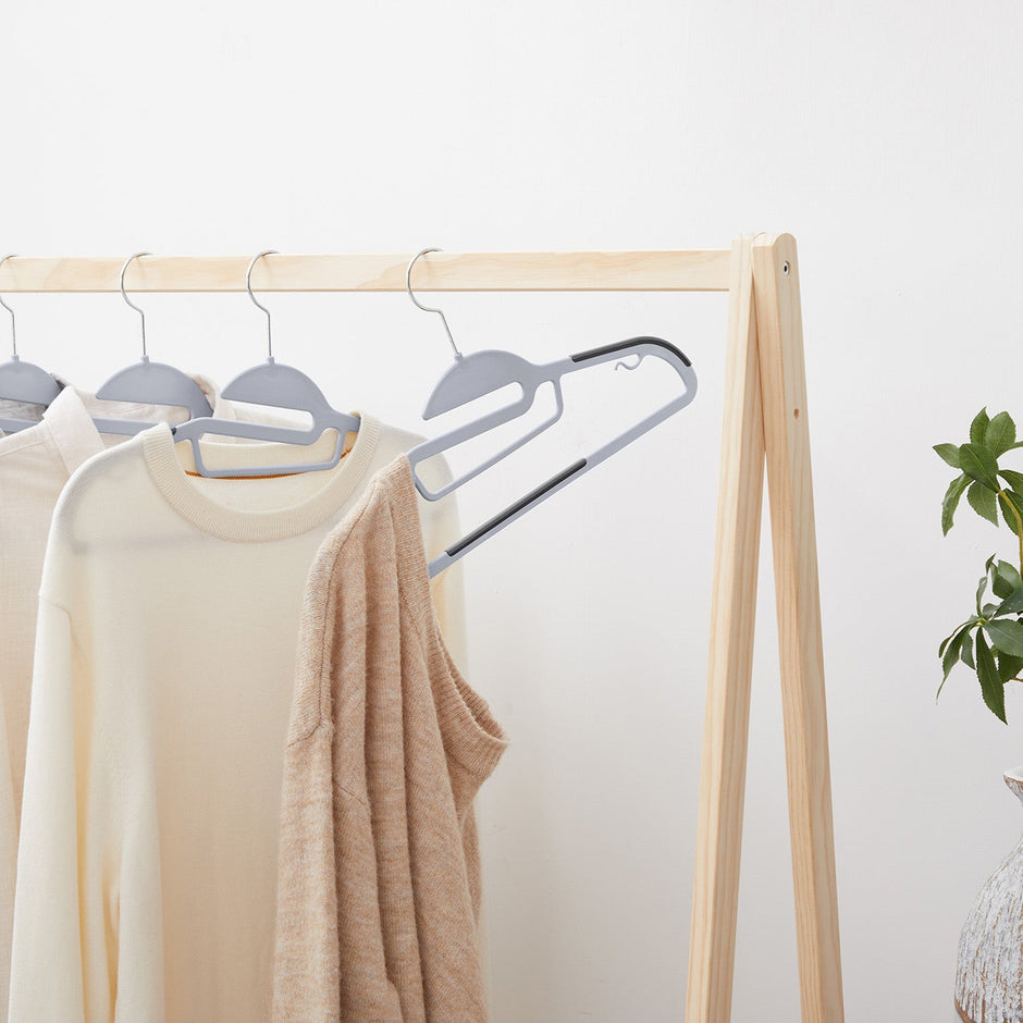 Plastic Coat Hangers – Plastic – Grey – Space-Saving Non-Slip Design, 360° Rotating Hook, Set of 20