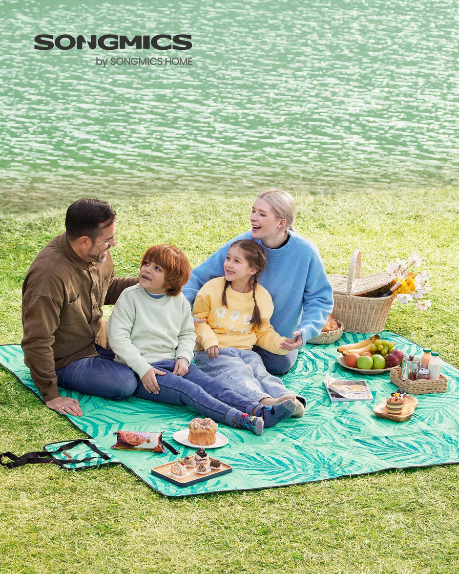 Large Picnic Blanket – Waterproof – Green – Fern Pattern – Machine Washable