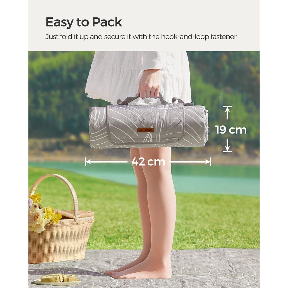 Picnic Blanket – Fabric – Khaki with Leaf Pattern – 300 x 200 cm