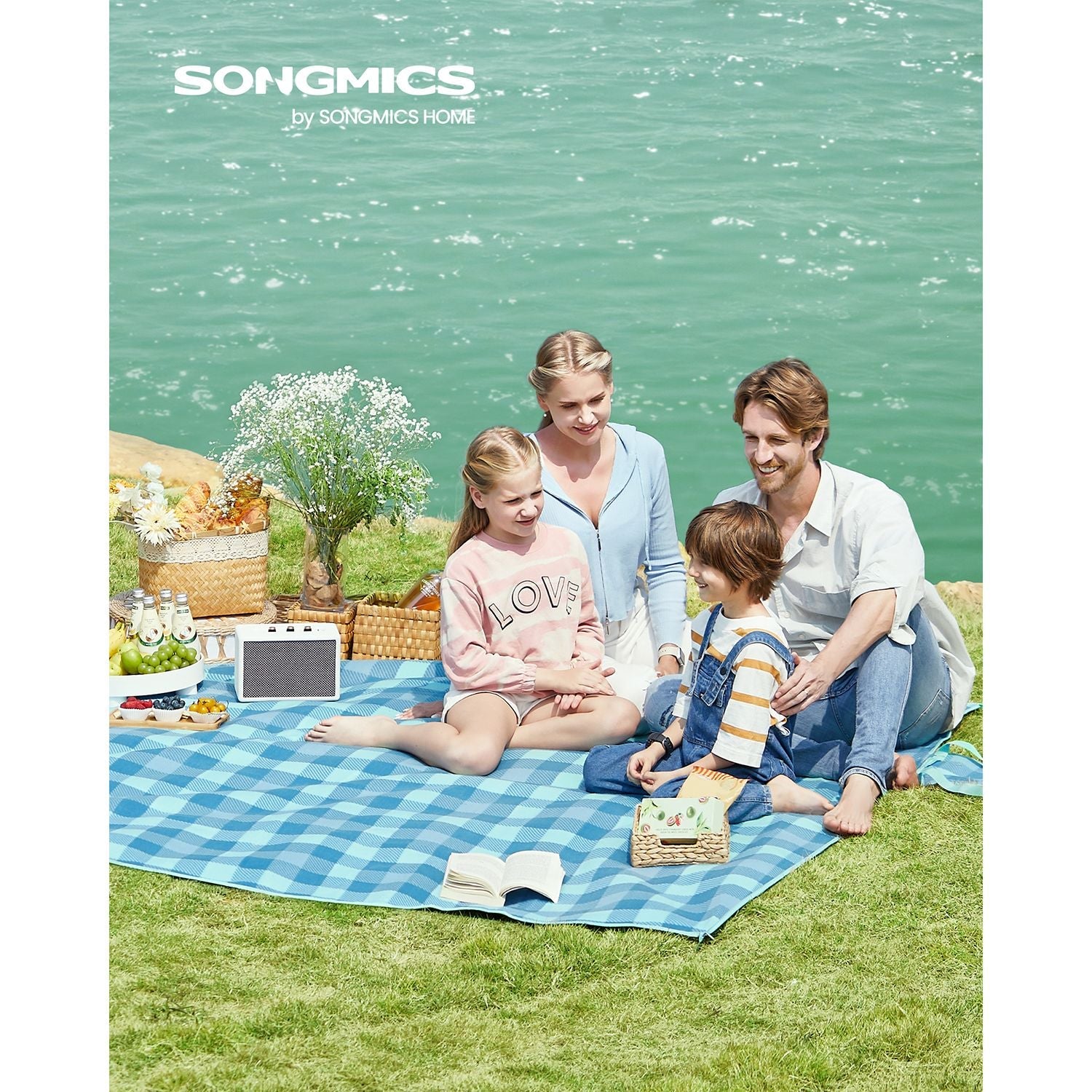 Picnic Blanket – Waterproof Fabric – Green and Blue – Portable and Foldable with 4 Blow-Away Prevention Pegs