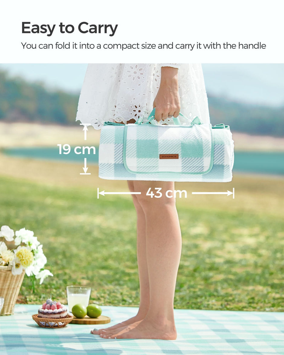 Picnic Blanket – Waterproof Fabric – Green and White – Large 200 x 200 cm with Blow-Away Prevention Pegs