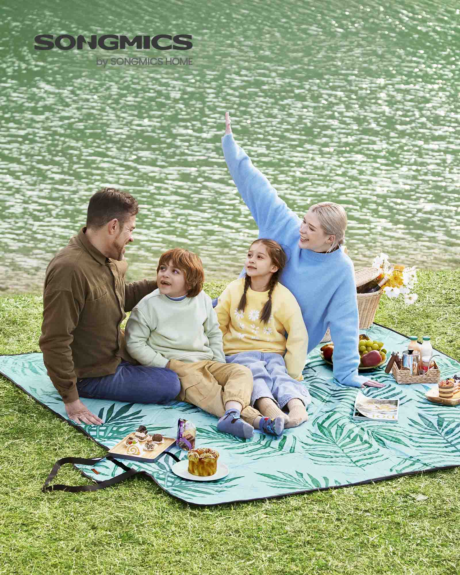 Picnic Blanket – Fabric – Blue – Waterproof, Machine Washable, Foldable, Large Fern Pattern 200 x 200 cm