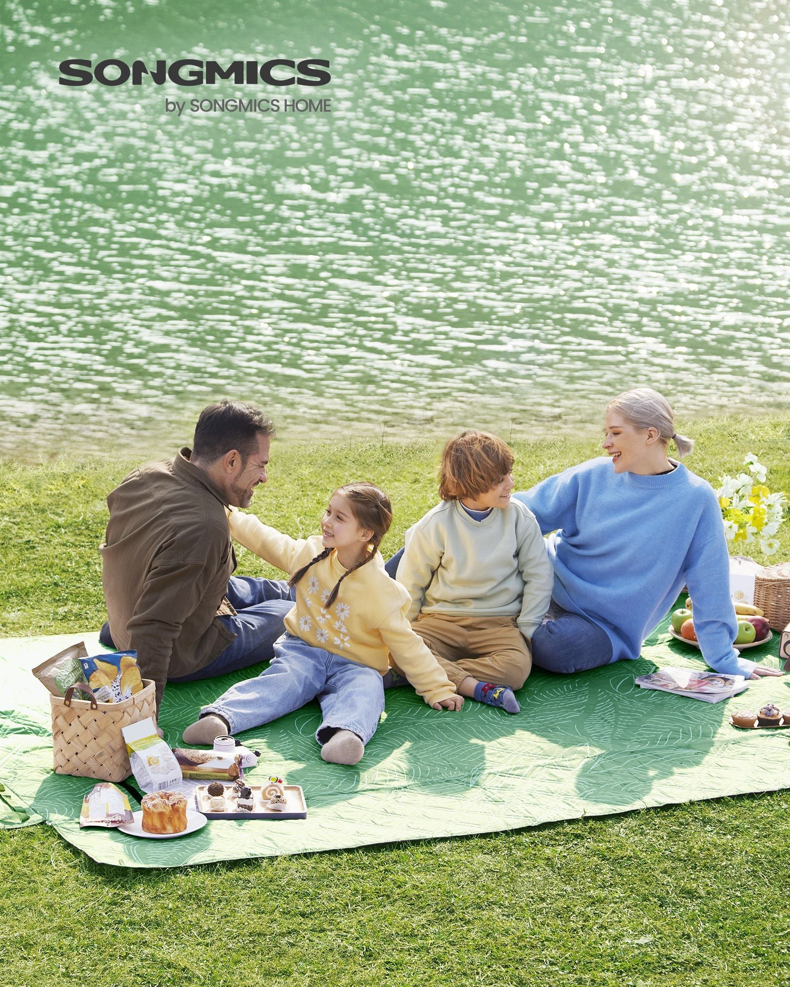 Picnic Blanket – Fabric – Mint Green with Leaf Pattern – 300 x 200 cm