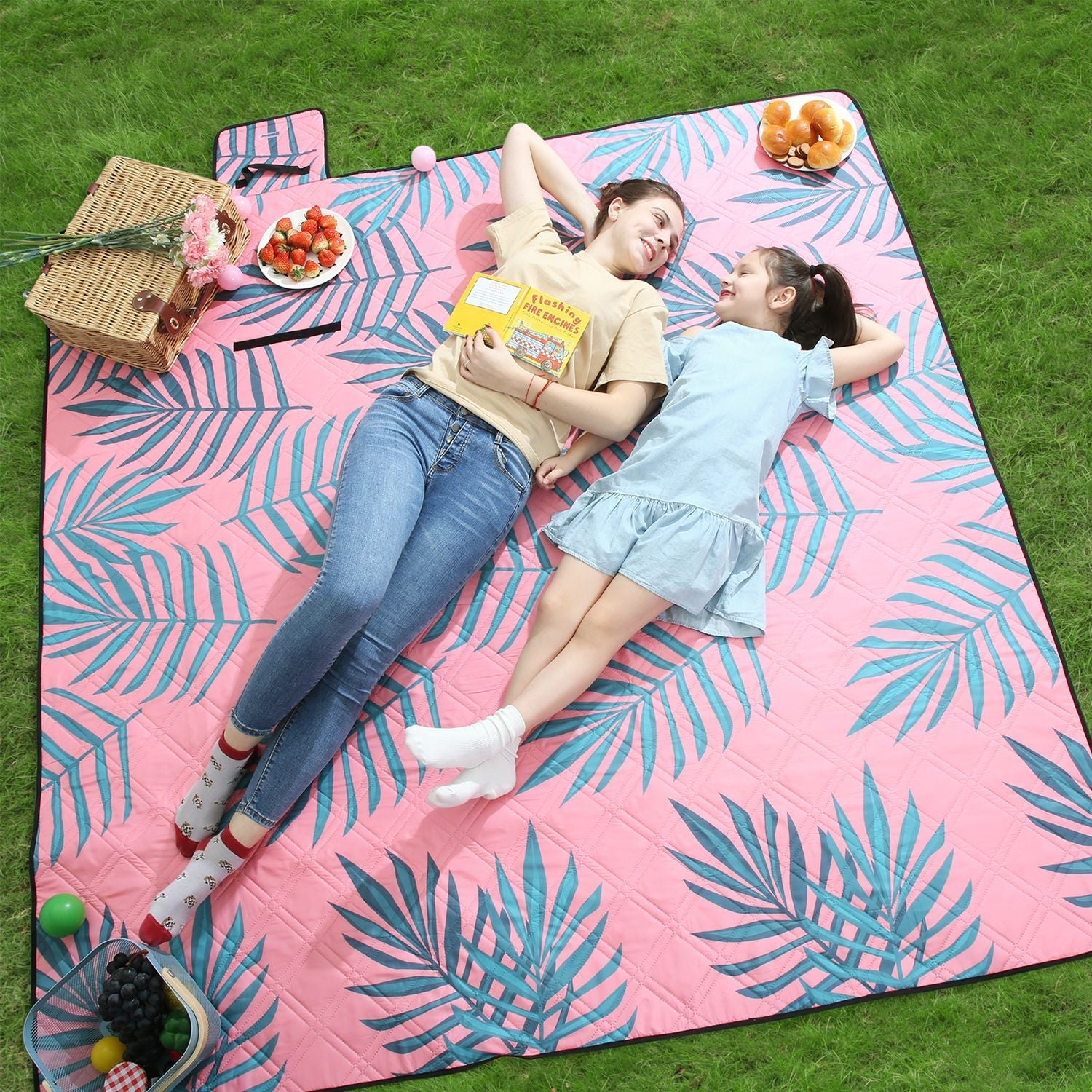 Large Picnic Blanket – Waterproof Fabric – Multicolor Lemon Pattern – Foldable and Machine Washable