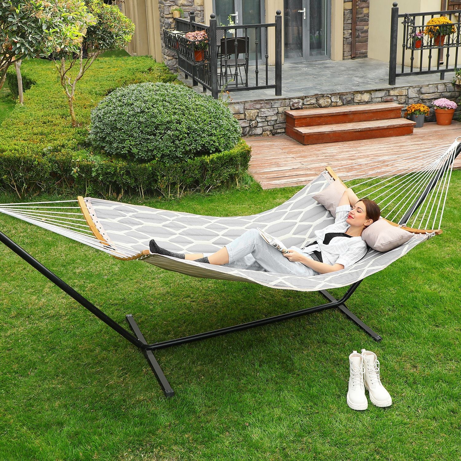 Quilted Fabric Hammock – Bamboo – Grey and Beige – Detachable Curved Spreaders and Pillow, Load Capacity 225 kg, 200 x 140 cm