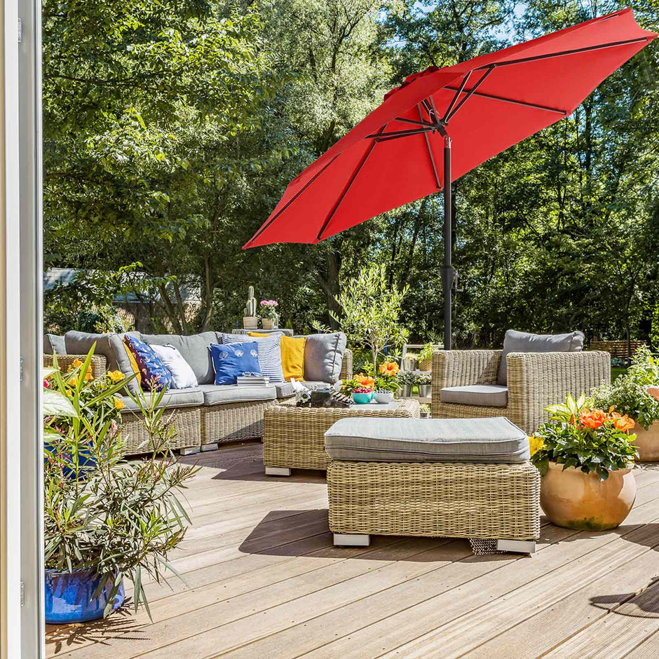 Patio Sun Umbrella – Polyester – Red – UV50+, Octagonal Canopy with Tilt and Crank Mechanism