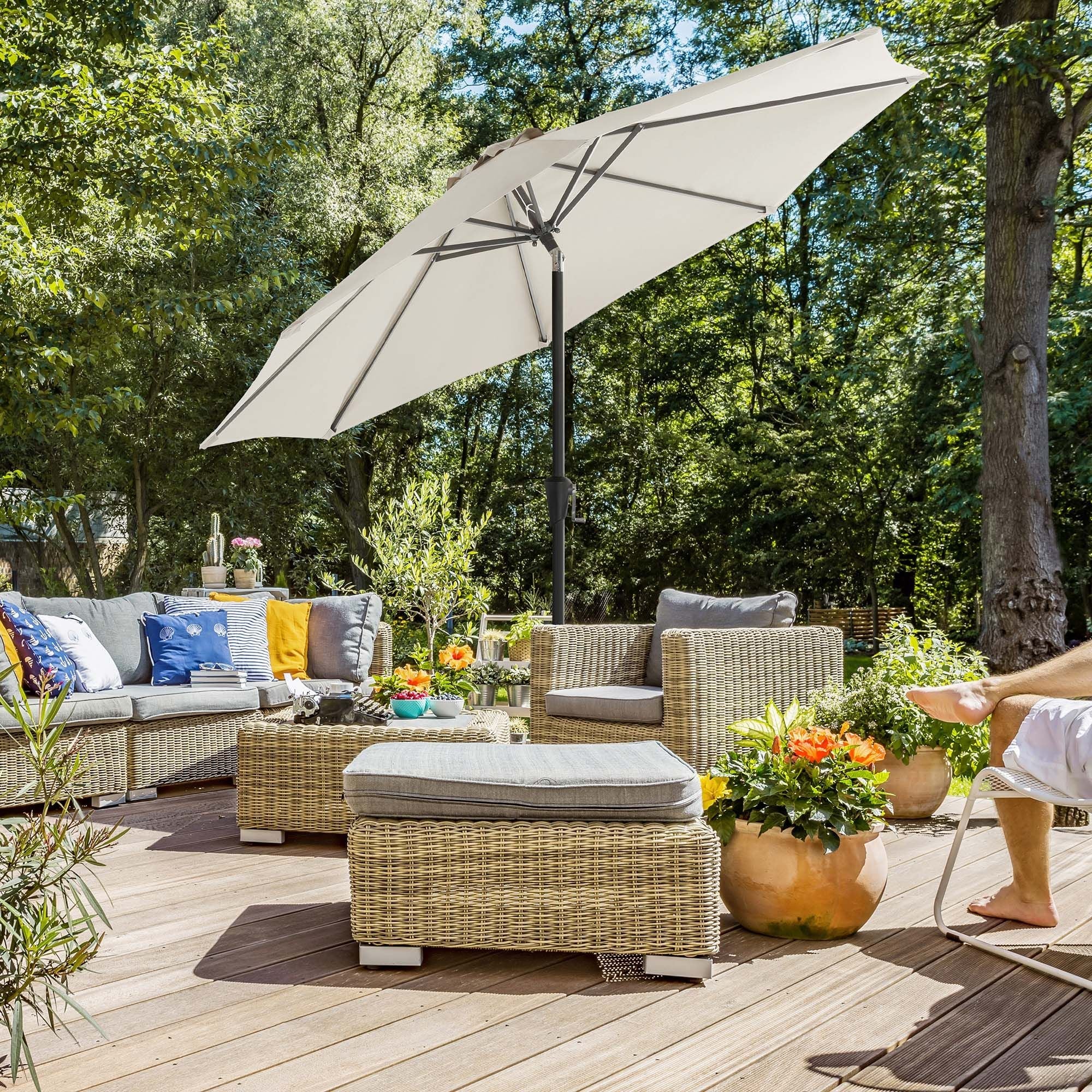 Garden Parasol Umbrella – Polyester – Grey – UPF 50+, Octagonal Canopy with Tilt and Crank Mechanism