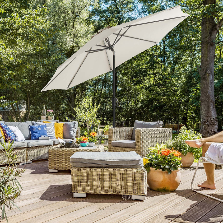 Garden Parasol Umbrella – Polyester – Grey – UPF 50+, Octagonal Canopy with Tilt and Crank Mechanism