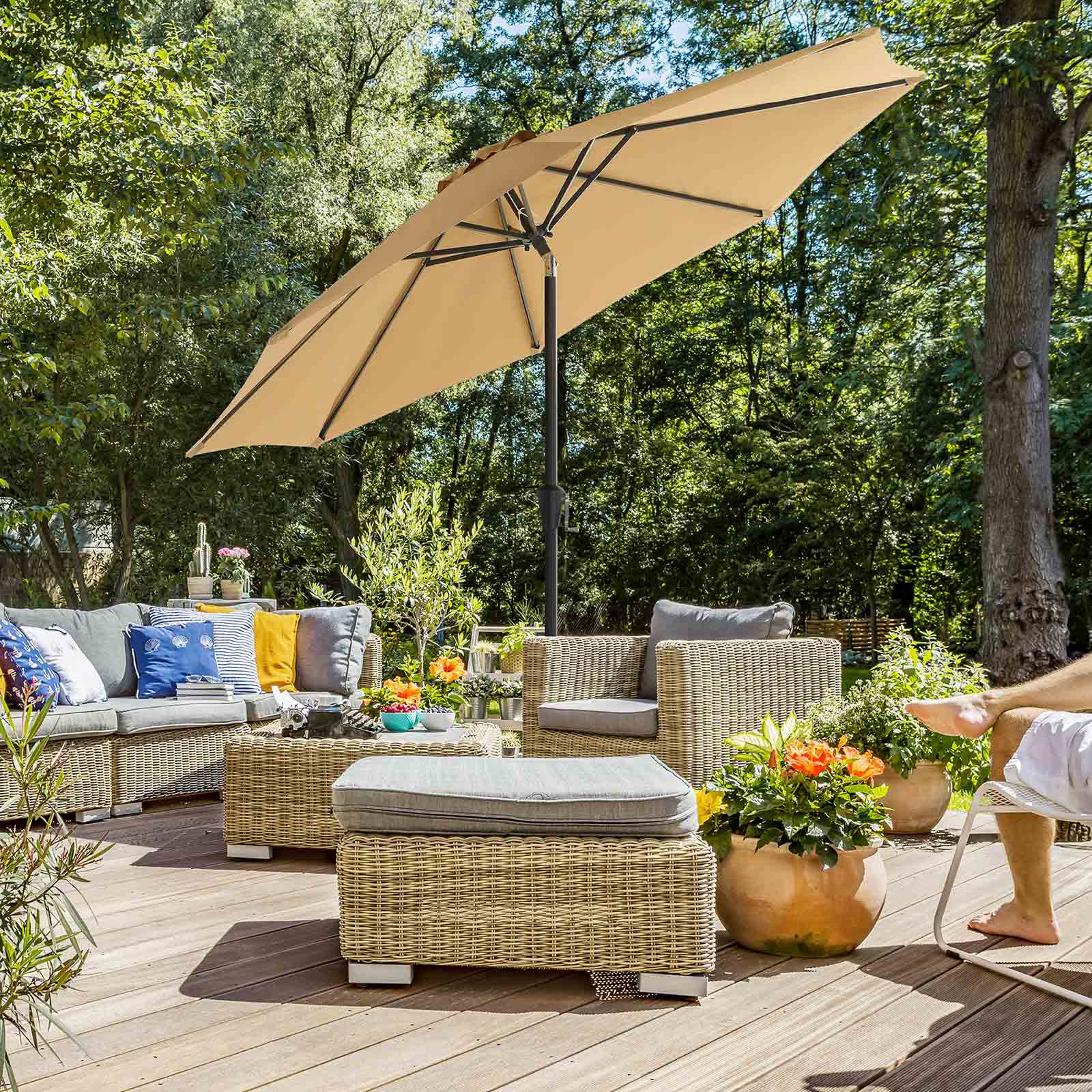 Patio Parasol – Polyester – Beige – Octagonal Canopy with Tilt and Crank Mechanism, UV50+ Sun Shade