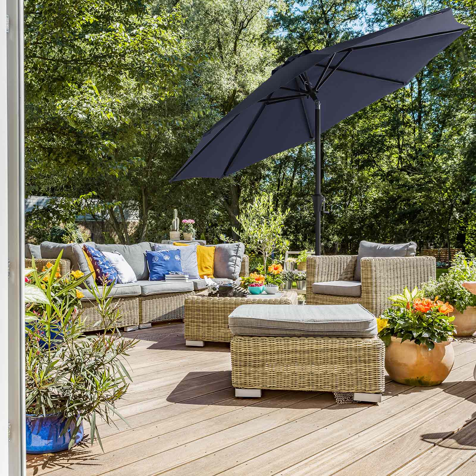 Parasol Umbrella – Polyester – Blue – UV50+, Octagonal Canopy, Tilt and Crank Mechanism