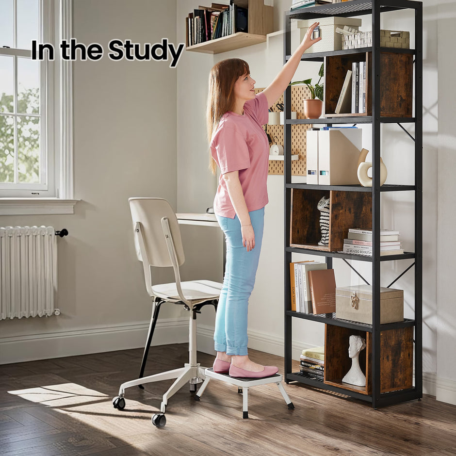 Folding Step Stool – Plastic – White – Non-Slip, Max Load Capacity 150 kg