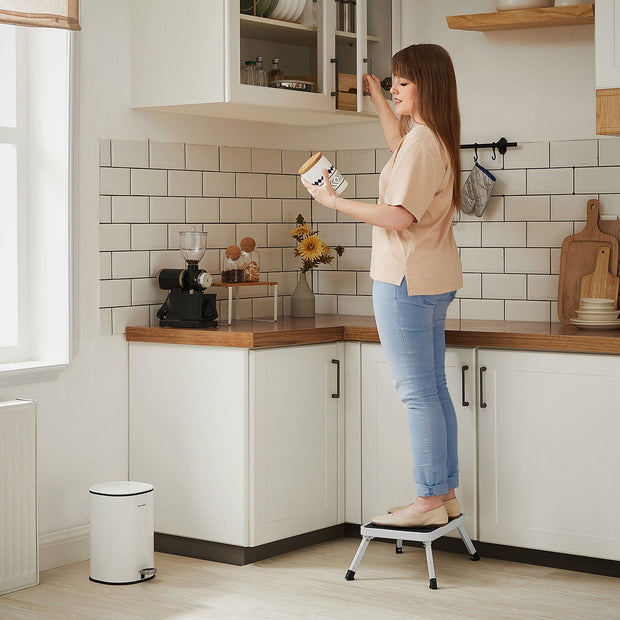 Folding Step Stool – Metal – White – TÜV SÜD Certified, 150 kg Load Capacity