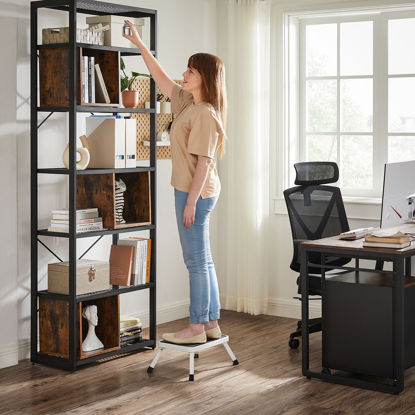 Folding Step Stool – Metal – White – TÜV SÜD Certified, 150 kg Load Capacity