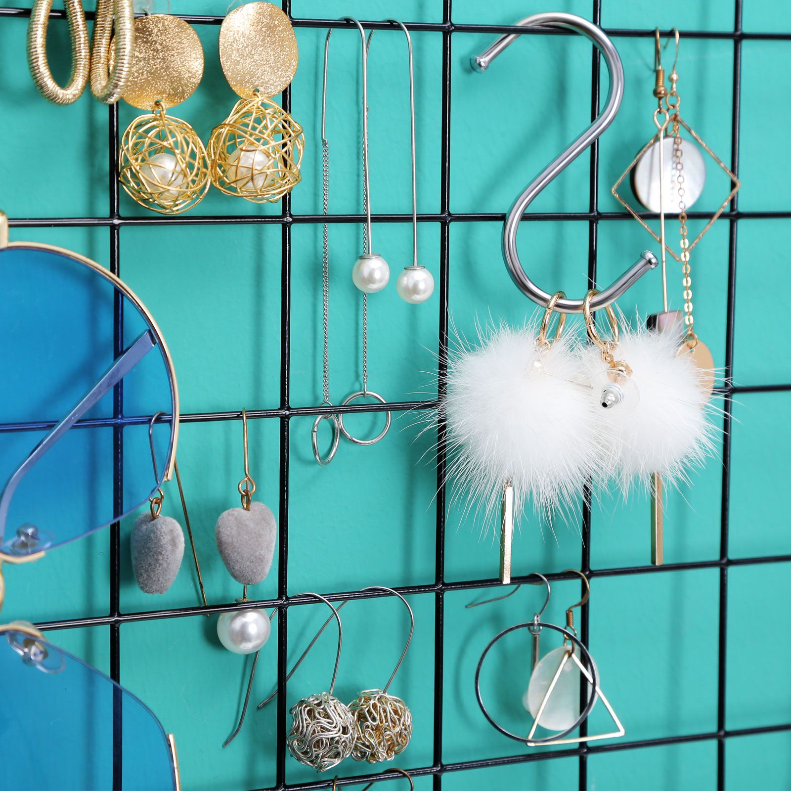 Grid Panel Photo Wall – Metal Mesh – Rose Gold – Multifunctional DIY Display with Clips and S Hooks