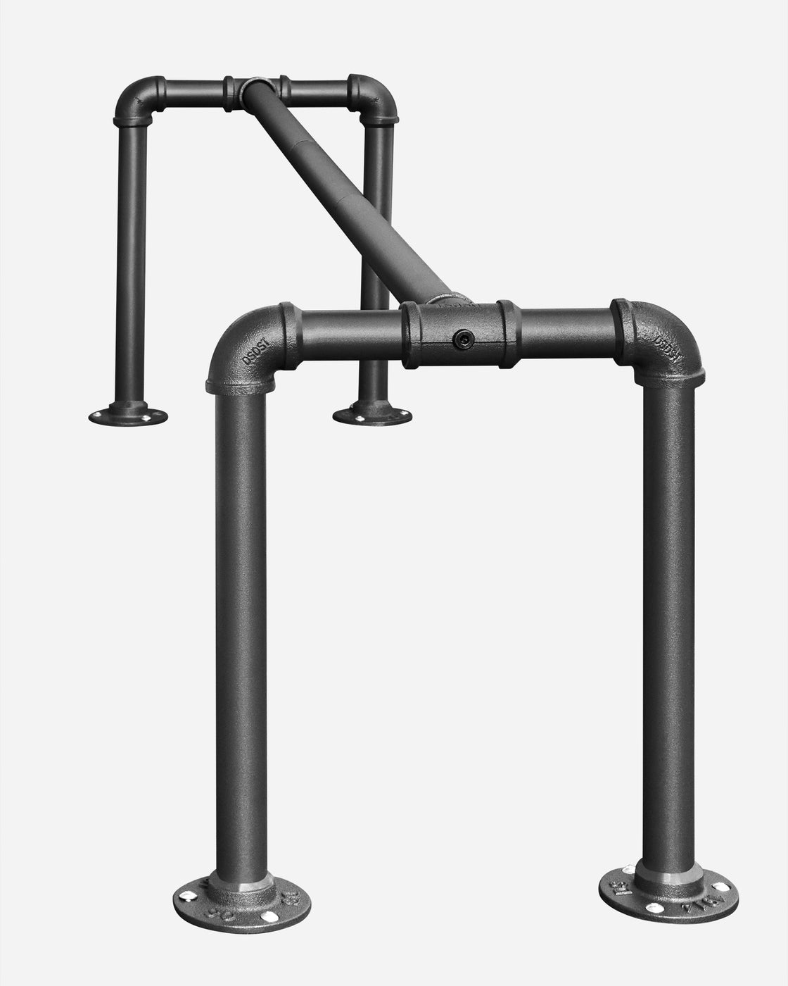 Wall-Mounted Clothes Rack – Metal – Black – Industrial Pipe Design, Space-Saving, Easy Assembly, 60 kg Capacity