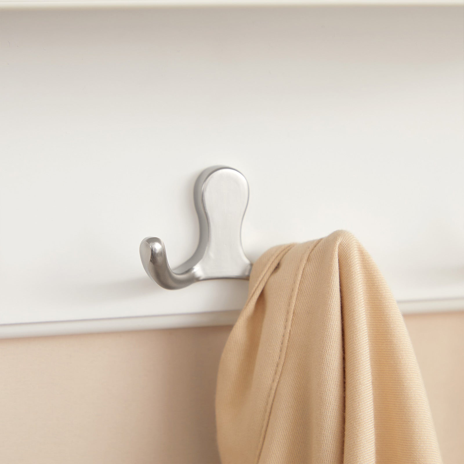 Wall-Mounted Coat Rack – Wooden and Metal – White – 4 Dual Hooks with Shelf