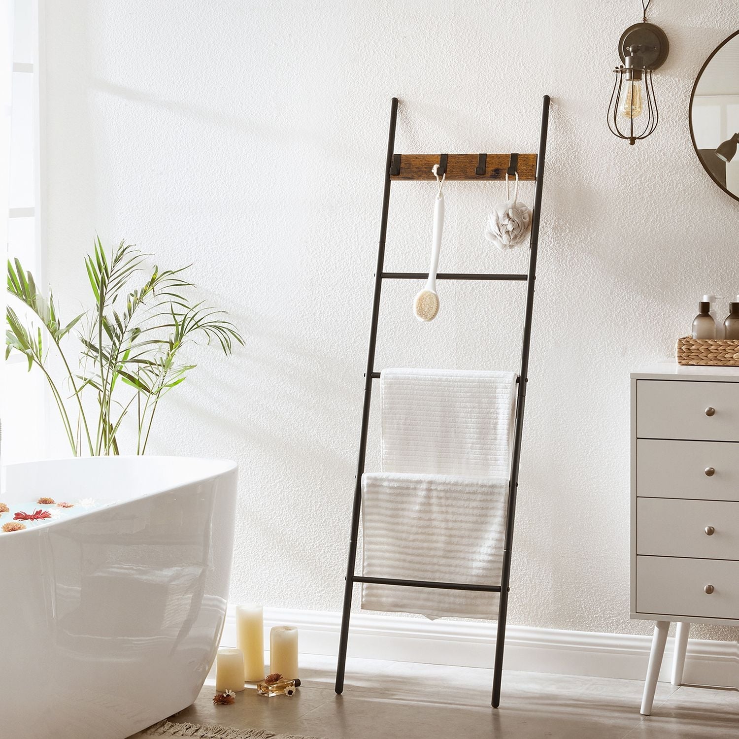 Blanket Ladder – Metal and Wood – Rustic Brown and Black – 5-Tier with Hooks and Space-Saving Design