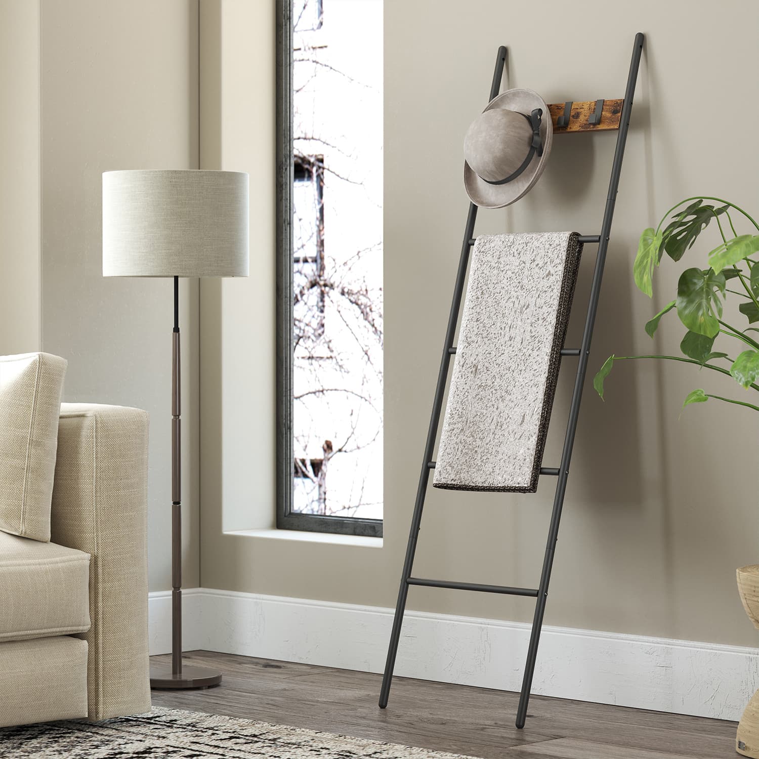 5-Tier Ladder Shelf – Metal – Black – Space-Saving with 4 Removable Hooks