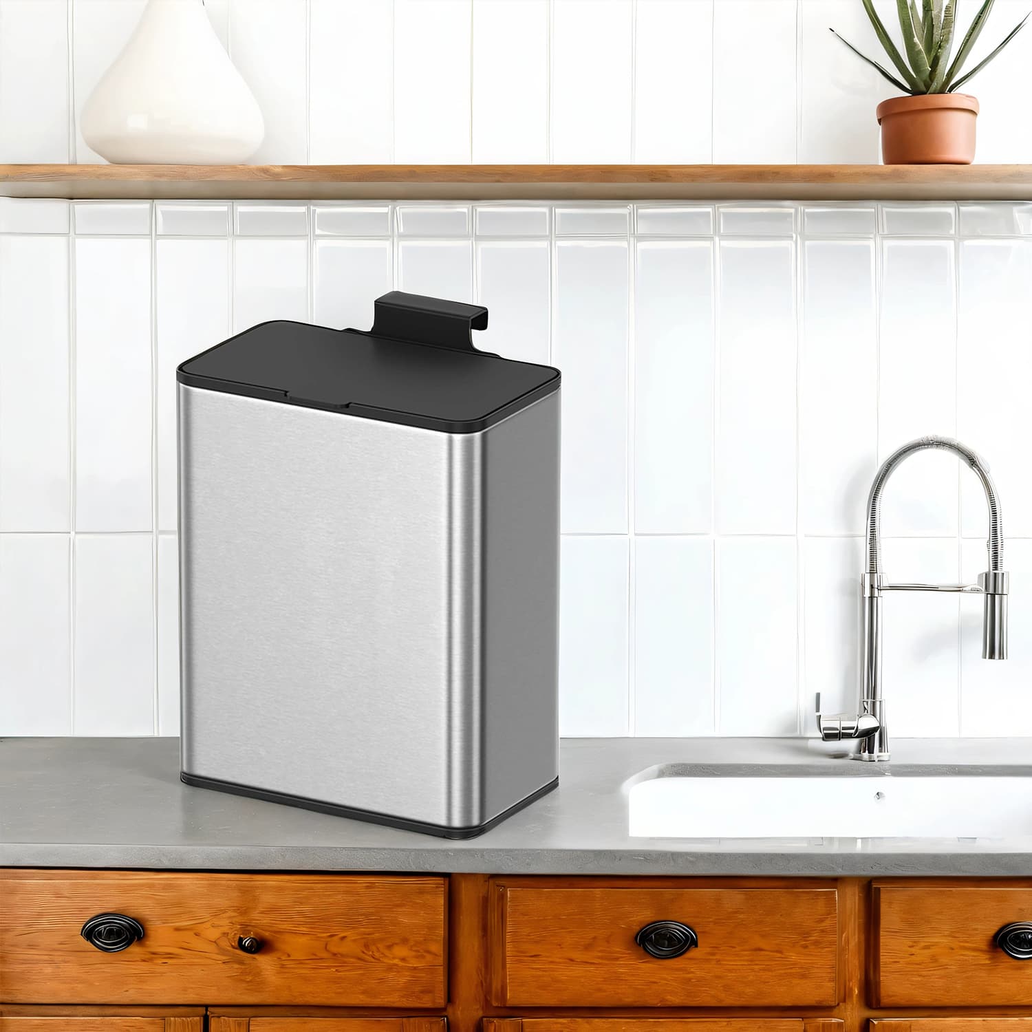 Hanging Kitchen Trash Can – Steel – 8L – Lid with Wall-Mount and Cabinet Door Hooks