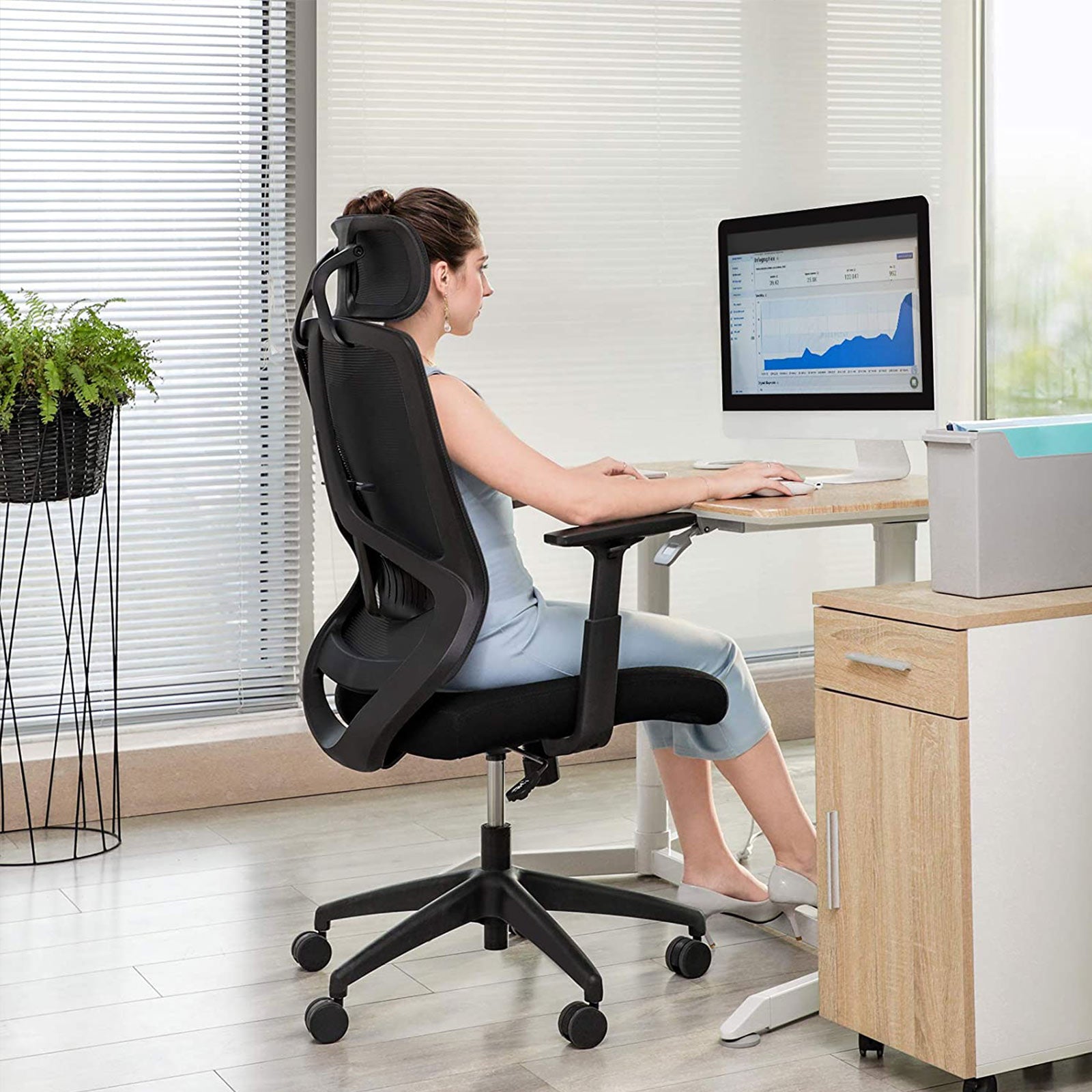 Ergonomic Office Chair – Mesh – Black – Adjustable Headrest, Armrest, and Lumbar Support