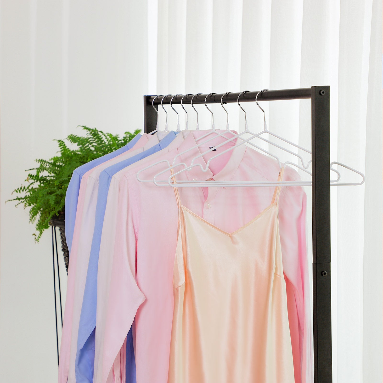 Metal Coat Hanger Set – Metal with PVC Coating – White – Non-Slip with Notches – 20 Pack