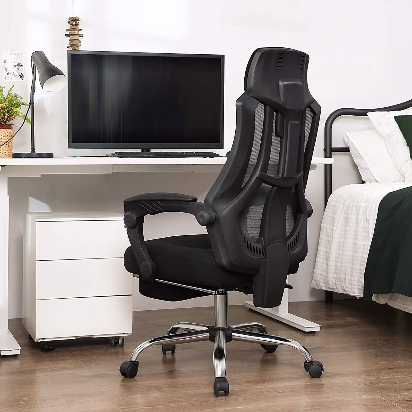 Ergonomic Swivel Chair – Mesh – Black and Dark Grey – Adjustable Height, Headrest, and Footrest