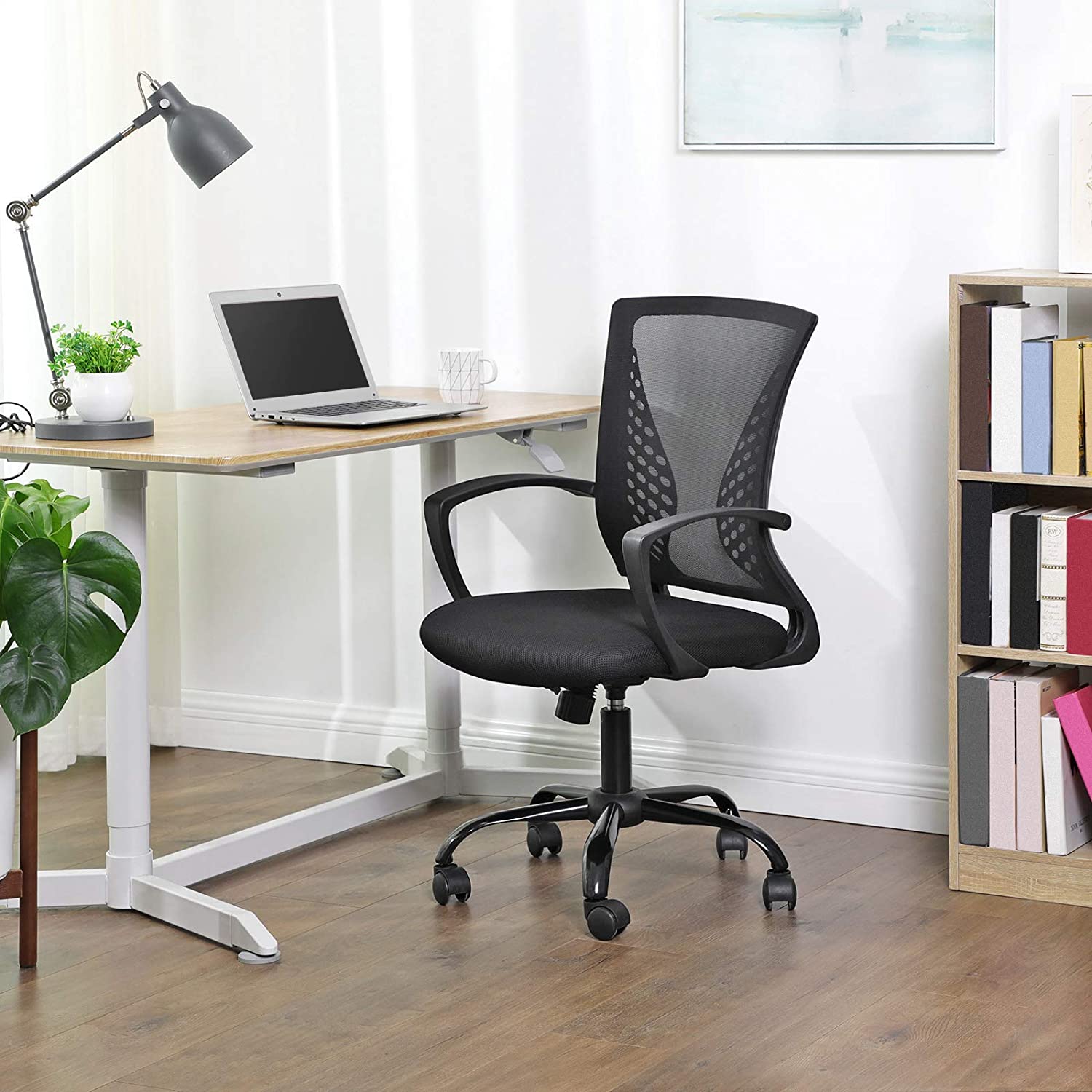 Swivel Mesh Office Chair – Mesh – Black – Height Adjustable with Tilt Function