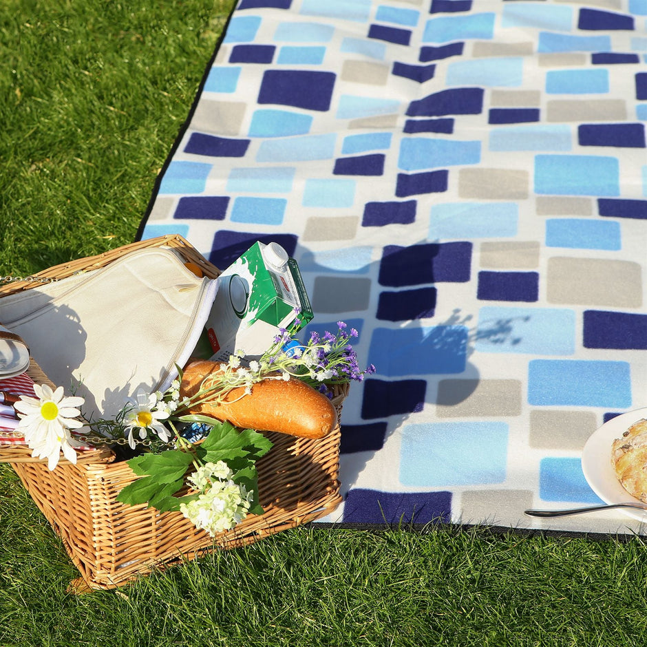 Picnic Blanket – Waterproof Backing – Blue and White Tartan Design – Large Size 200 x 200 cm with Handle