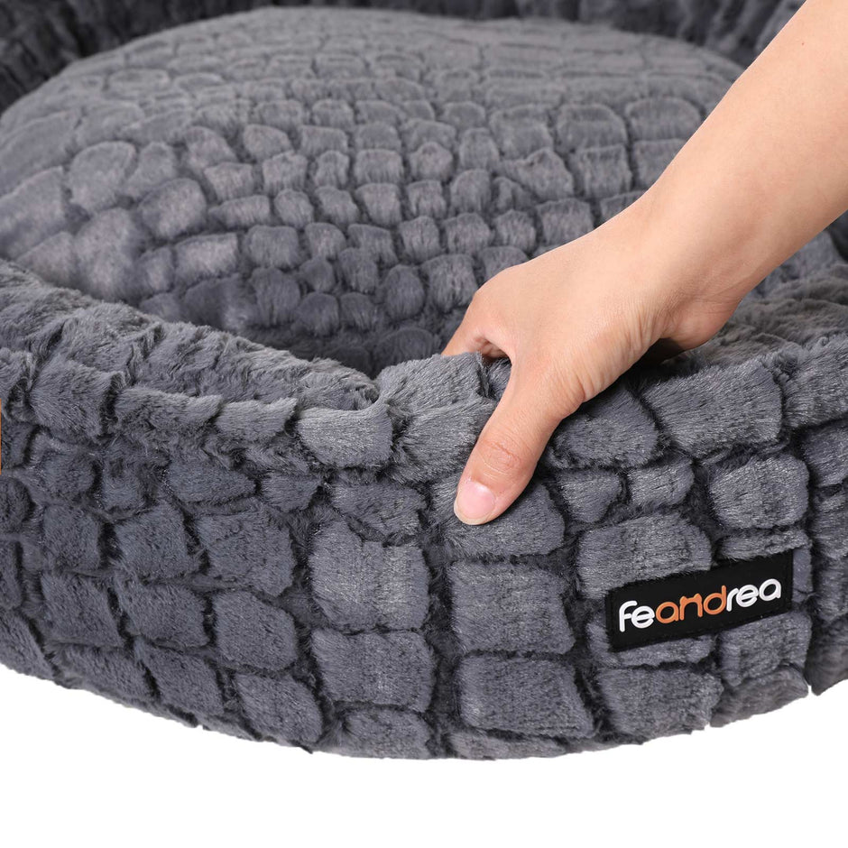 Small Plush Pet Bed – White – Comfortable Round Design, 58.5 cm Diameter