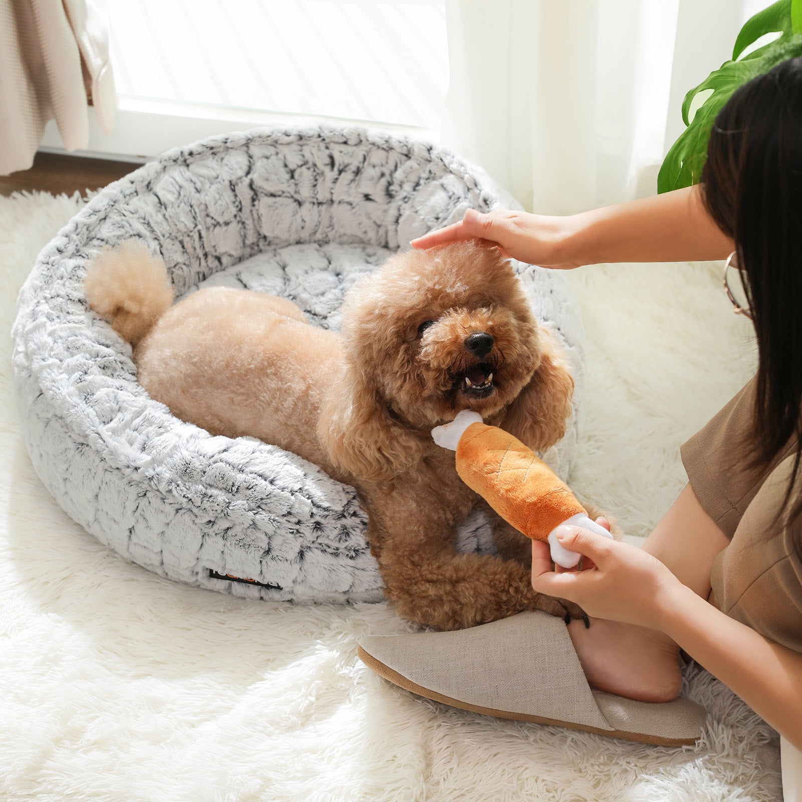 Round Plush Dog Bed – Fabric – Grey – Washable with Non-Slip Bottom