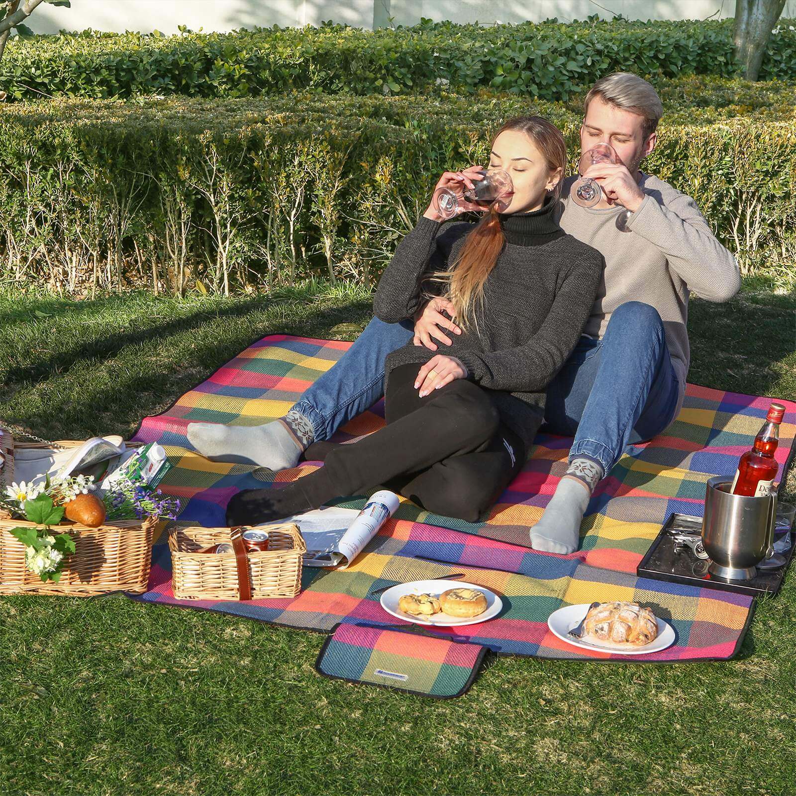 Picnic Blanket – Waterproof Fabric – Red Tartan – Includes Carrying Handle, 195 x 150 cm