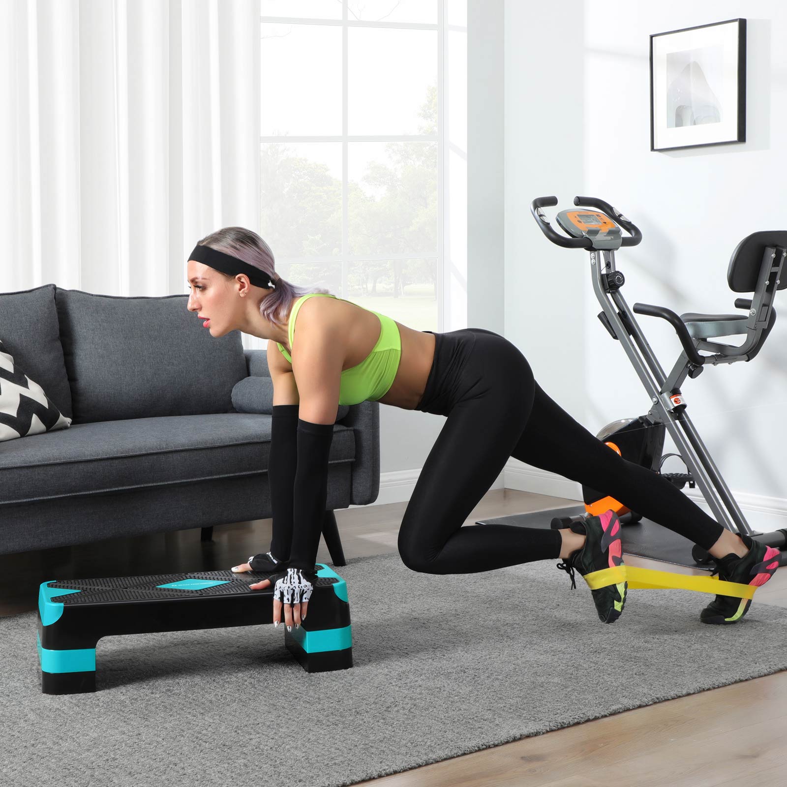 Step Platform – Plastic – Black and Grey – Height-Adjustable with Resistance Band