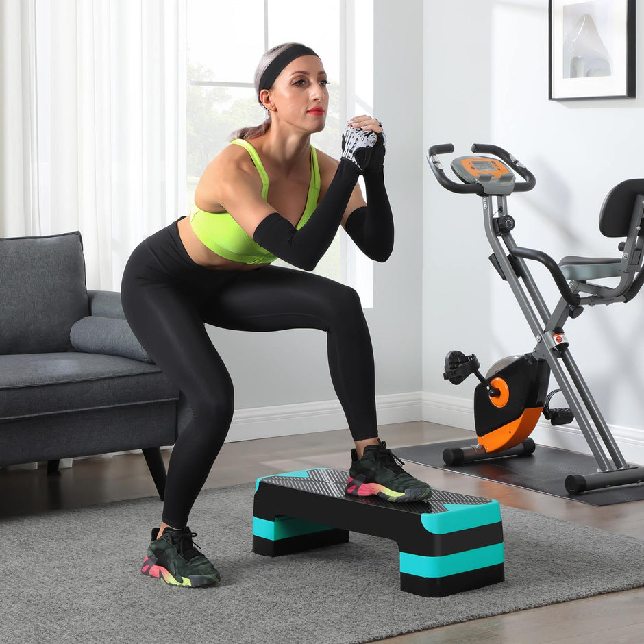 Step Platform – Plastic – Black and Grey – Height-Adjustable with Resistance Band