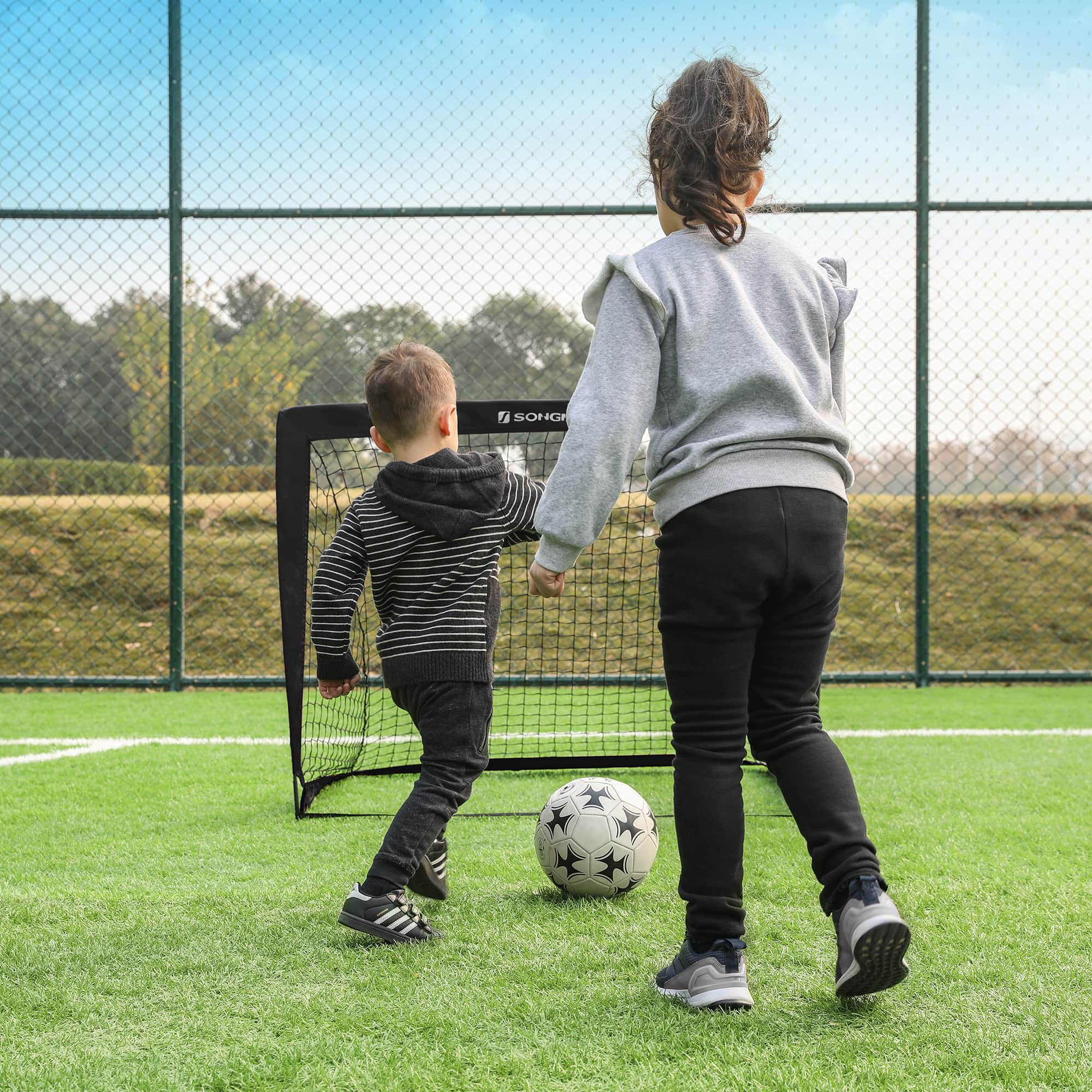 Set of 2 Portable Soccer Nets – Steel and Fibreglass – Red – Quick Assembly for Garden, Park, and Beach