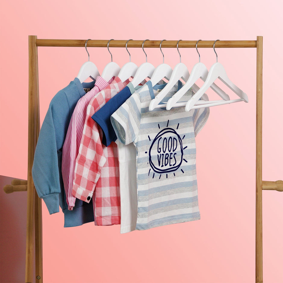 Children's Hangers – Solid Wood – White – 360 Degree Swivel Hooks, Trousers Bar, Shoulder Notches, 10-Pack