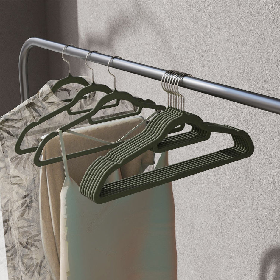 Velvet Hangers – Black – Set of 20 – Ultra Thin Space Saving with Rose Gold 360 Degree Swivel Hook